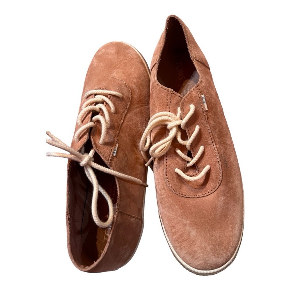 EUC TOMS SUEDE TENNIS SHOES